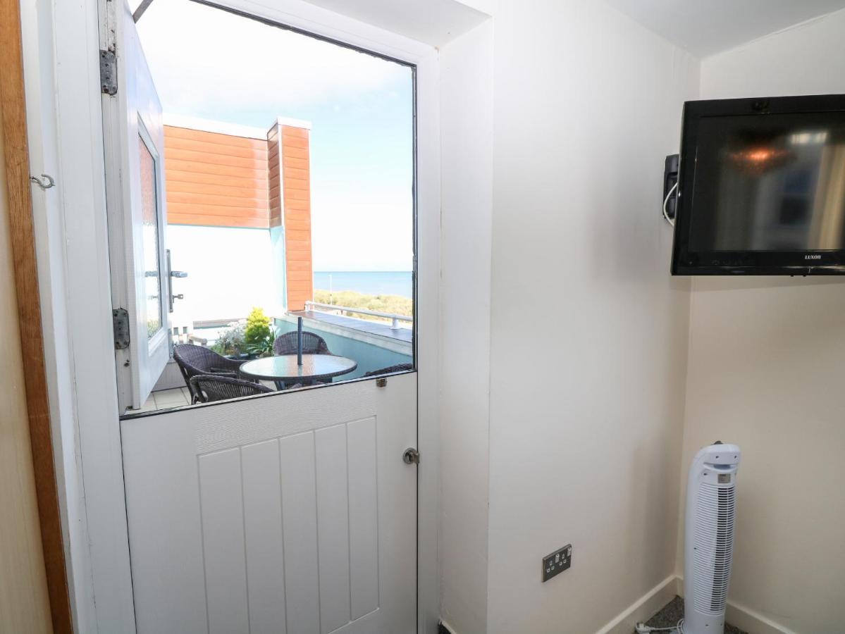 Sea View Apartment Pwllheli Exterior photo